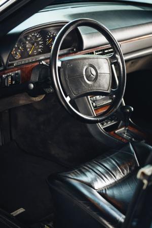 Mercedes-Benz 560 ТEL by Caro International 1990 года 